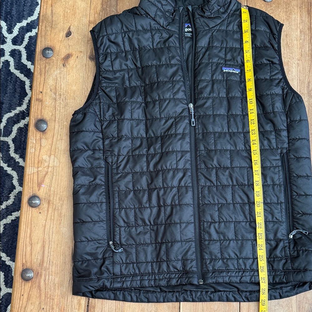 Patagonia Black Insulated Vest - Picture 6 of 7